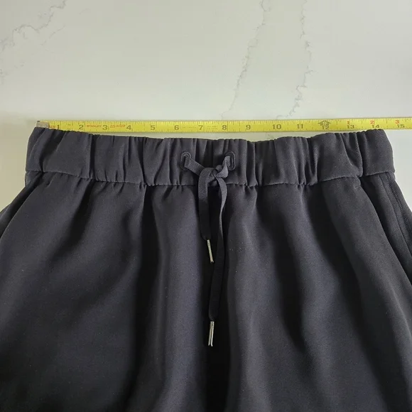 NWOT Lululemon On The Fly Skirt Woven Solid Black Elastic Waist Knee Length Sz 8 - Picture 4 of 7